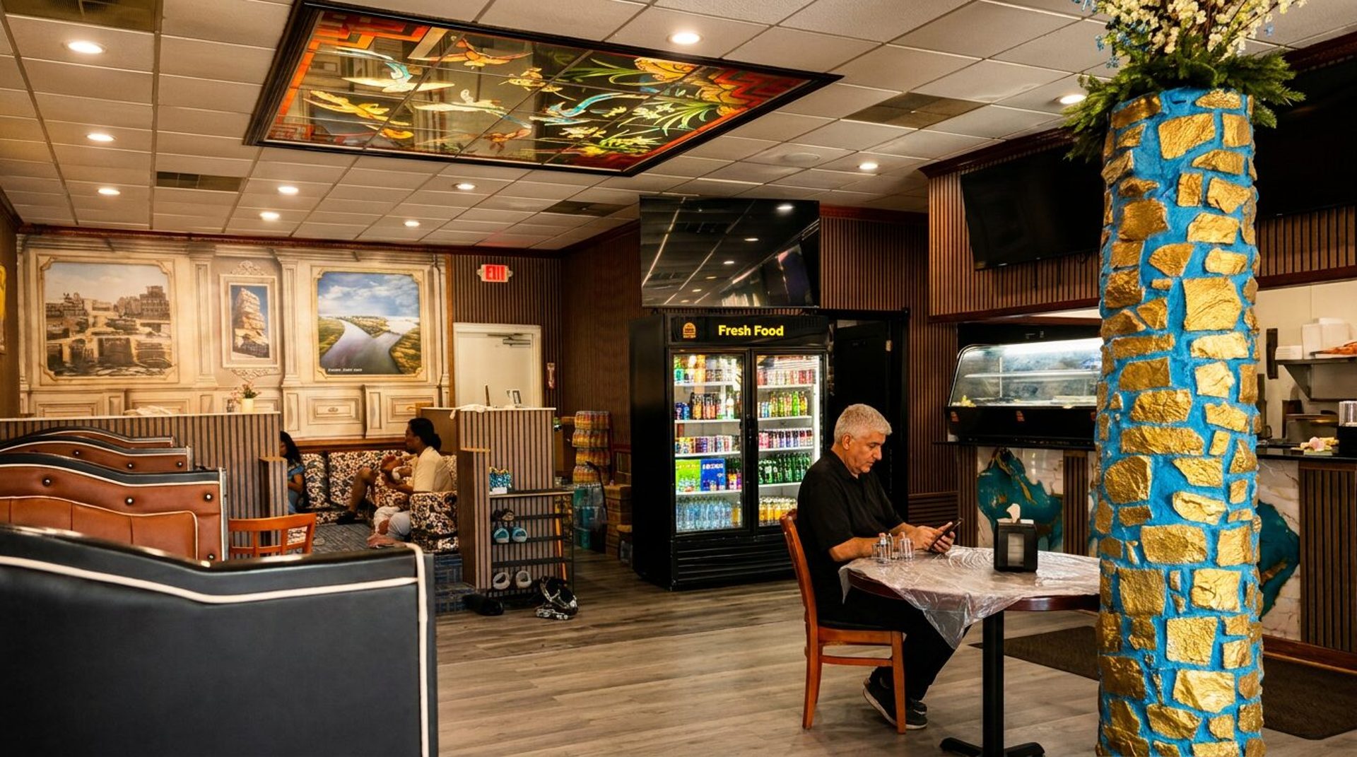 The floor seating room